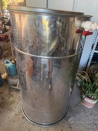 Botte in acciaio per vino