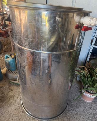 Botte in acciaio per vino