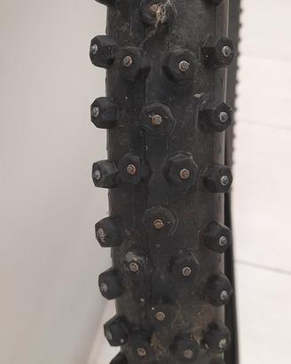 gomme chiodate