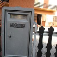 vecchia cassetta per lettere in alluminio