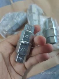 Brugola chiave smontaggio asse anteriore moto 