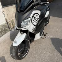 Yamaha XMAX 250