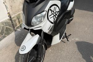 Yamaha XMAX 250