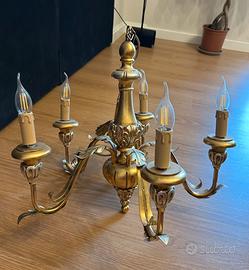 Lampadario dorato cinque luci