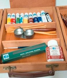 Pratica cassetta in legno per dipingere