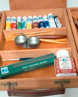 Pratica cassetta in legno per dipingere