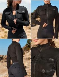 Giacca nera corta in vita con tasche e zip