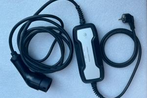 Caricatore auto BESEN PCD020 con presa shuko e tip