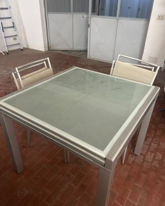 Tavolo con sedie