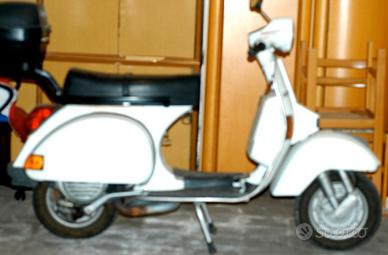 Vespa 125 PX mod. Arcobaleno 1984