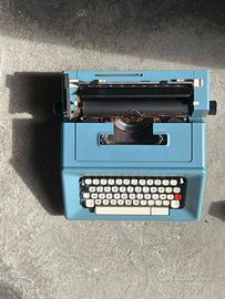 Macchina da scrivere Olivetti Studio 46 azzurra