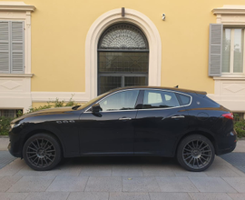 Maserati Levante 275 cv pack sport unico propietar