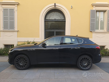 Maserati Levante 275 cv pack sport unico propietar