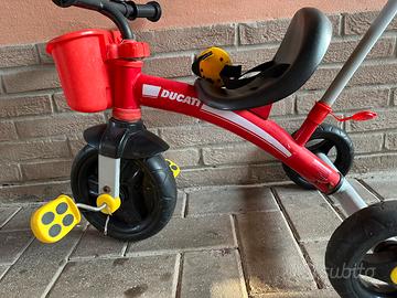 Triciclo Ducati con pedali