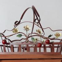 Cestino metallo ciliegie e fiori country chic