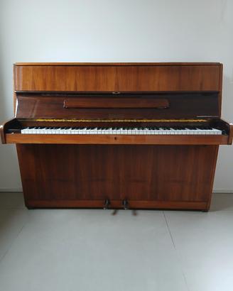 pianoforte a muro