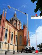 Piattaforma aerea autocarrata CELA DT 30 metri con