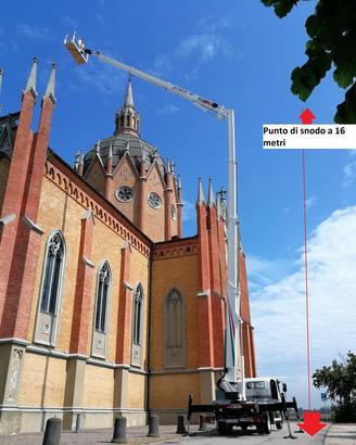 Piattaforma aerea autocarrata CELA DT 30 metri con