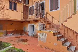 CASA SEMINDIPENDENTE A CIRIÈ