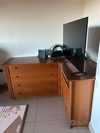 Mobile angolare in legno con cassetti