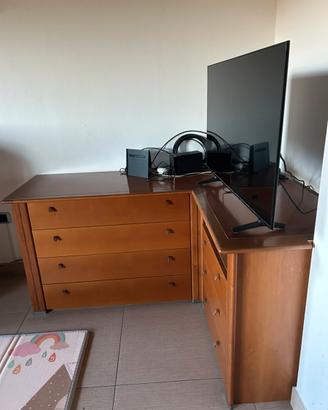 Mobile angolare in legno con cassetti