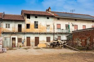 CHIVASSO CASA SEMI INDIPENDENTE CON CORTILE