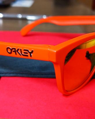 Occhiali da sole Oakley Frogskins 24-344 Polarizza