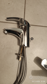 Rubinetto miscelatore lavabdino