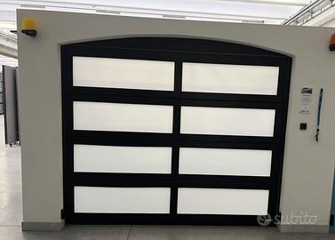 Portone sezionale nero vetrato 2470 x H 2000 mm