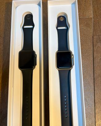 Due iWatch Apple prima serie