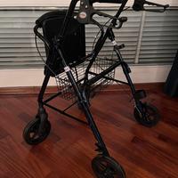 DEAMBULATORE / ROLLATOR CON SEDUTA