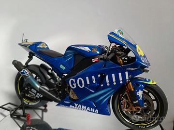 Yamaha Yzr-M1 04 Valentino Rossi Tamiya
