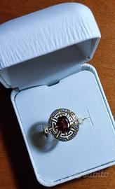 Nuovo anello da cena con granato ovale naturale e