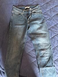 Jeans a vita bassa stretti