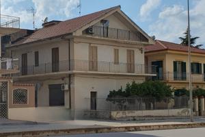 Casa indipendente con giardino ben soleggiata