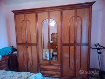 Armadio a sei ante in legno massello