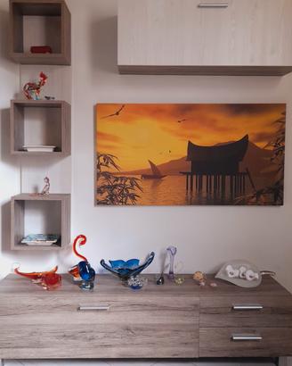 Soprammobili vari in murano e ceramica colorata.