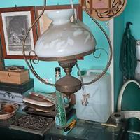 lampadario vintage in vetro e ottone