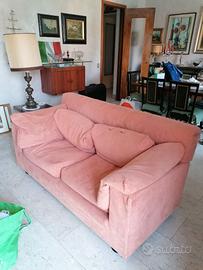 Divano rosa vintage