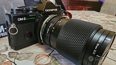 macchina  fotografica  reflex olimpus om-2