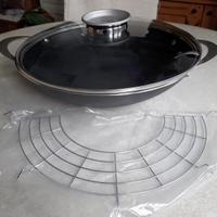 Wok Yatra in Teflon. Nuovo con griglia