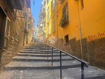 2 LOCALI A NAPOLI
