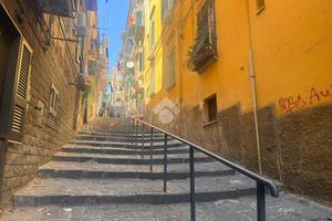 2 LOCALI A NAPOLI