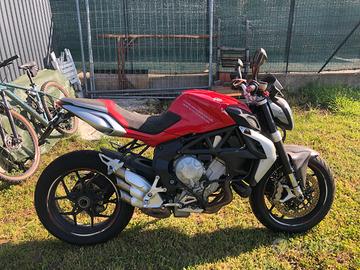 Moto MV Agusta Brutale 675
