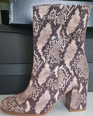 Stivaletto pitonato 40