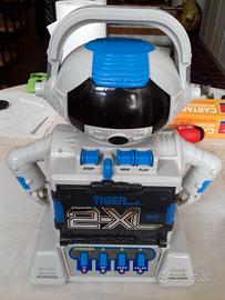 Robot 2‑XL GIG Tiger Electronics (1992)