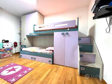 Cameretta da letto bambina con letto a castello