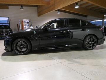 ALFA ROMEO Giulia 2.9 V6 Bi-Turbo AT8 Quadrifogl