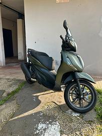 Beverly 300s 2025