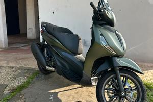 Beverly 300s 2025